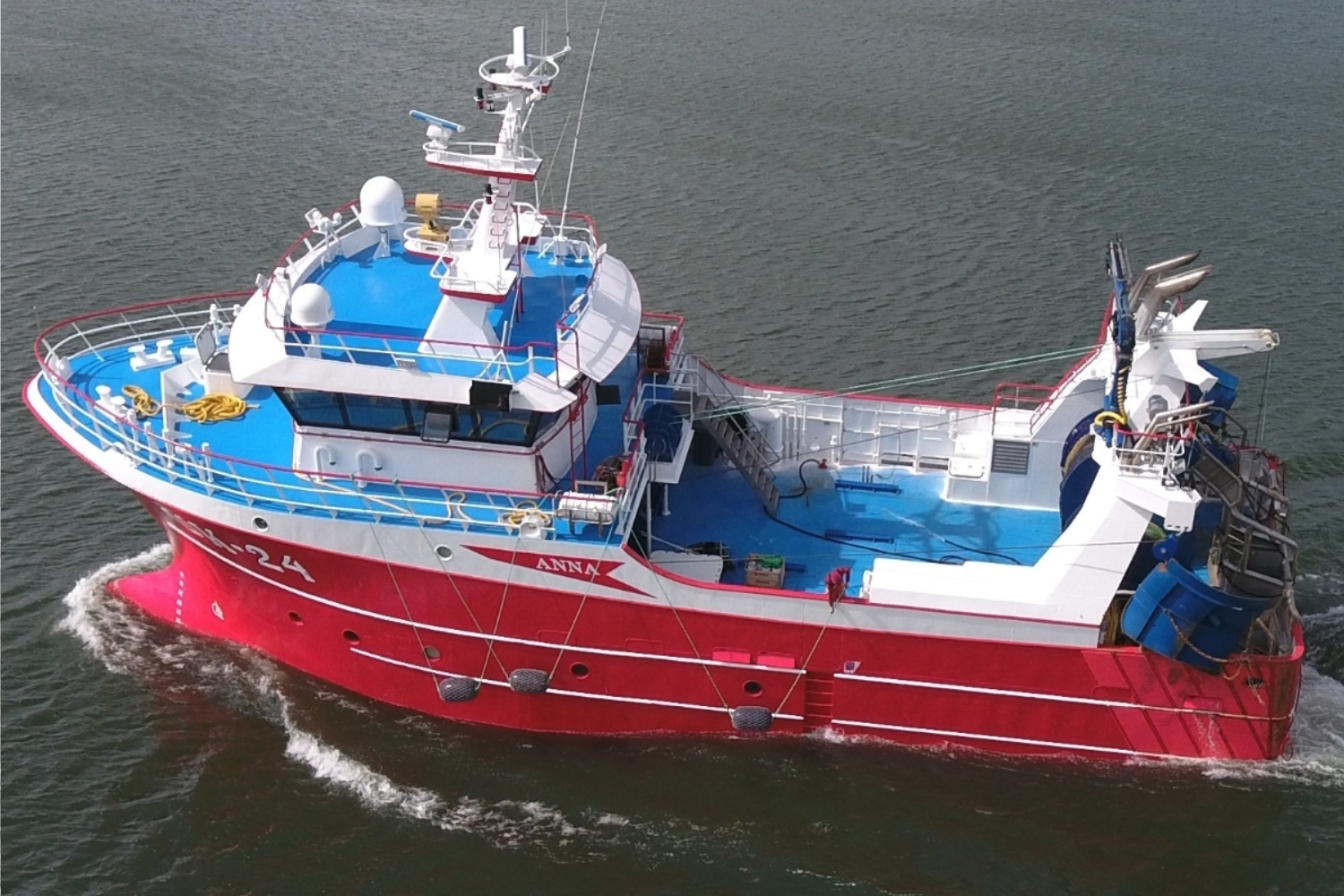 De nieuwe twinrigger UK-24 'Anna' tijdens haar eerste vaart.