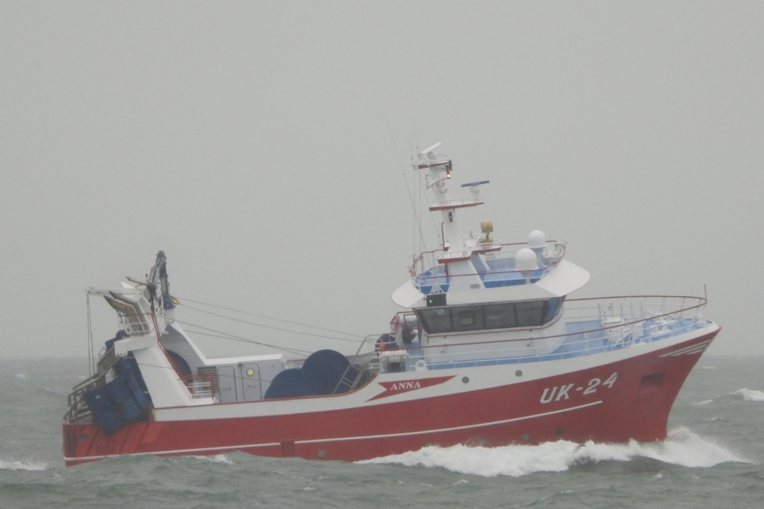 De nieuwe twinrigger UK-24 'Anna' tijdens haar eerste vaart.