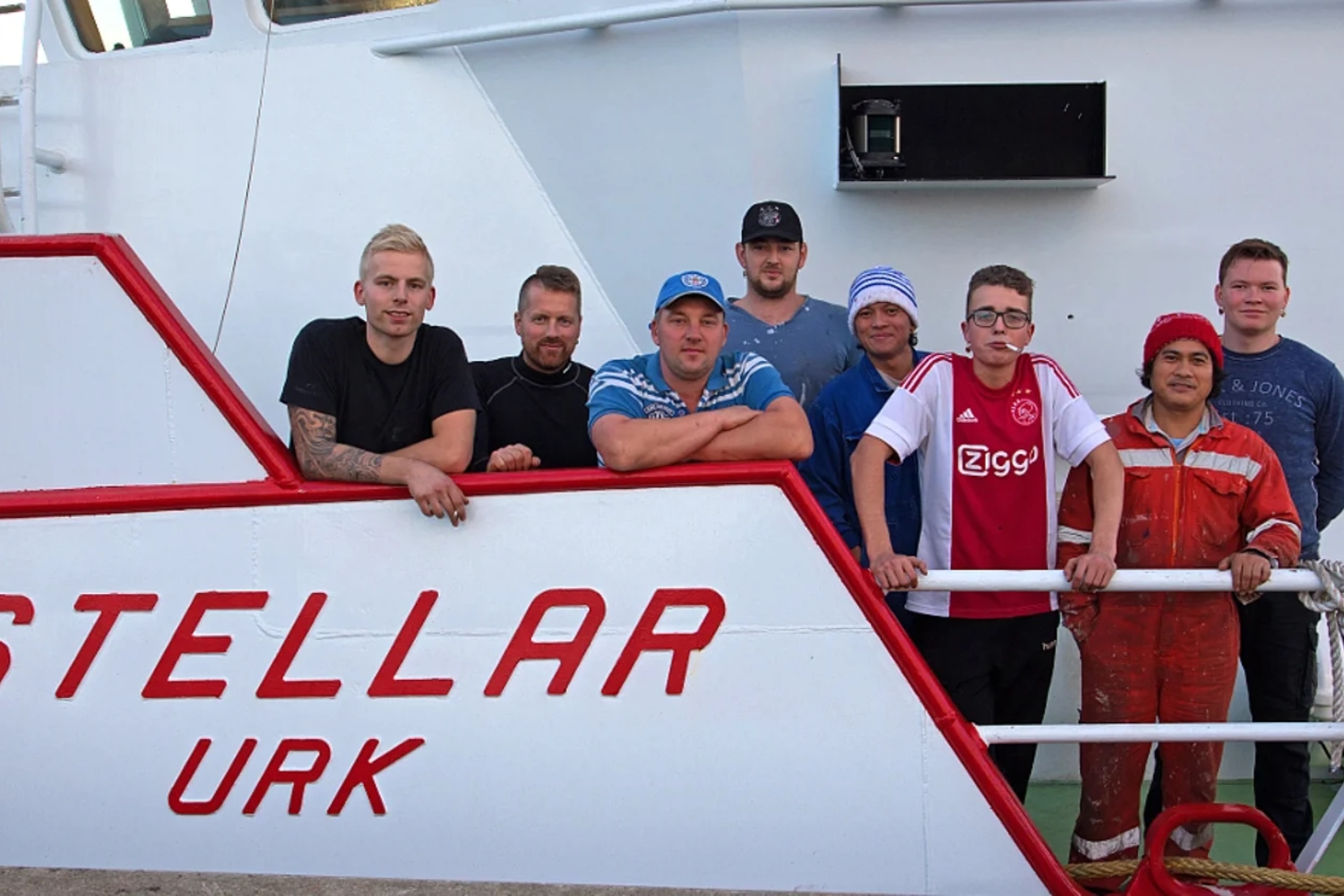 Trotse bemanning op de verlengde UK-151 'Stellar'.